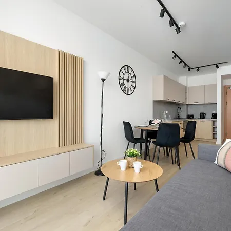 Klimatyzowane Art W Mielnie Z Parkingiem I Basenem By Renters Apartamento