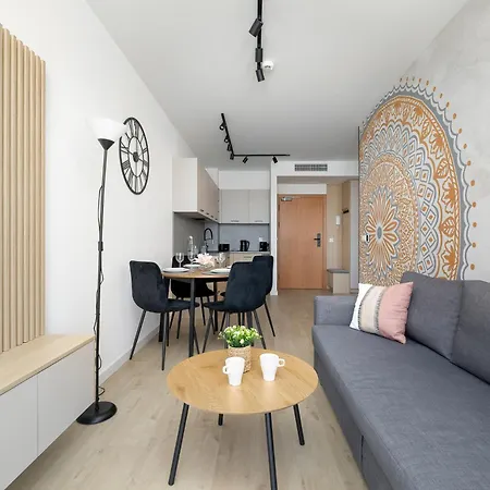 Klimatyzowane Art W Mielnie Z Parkingiem I Basenem By Renters Apartamento Mielno (Koszalin)