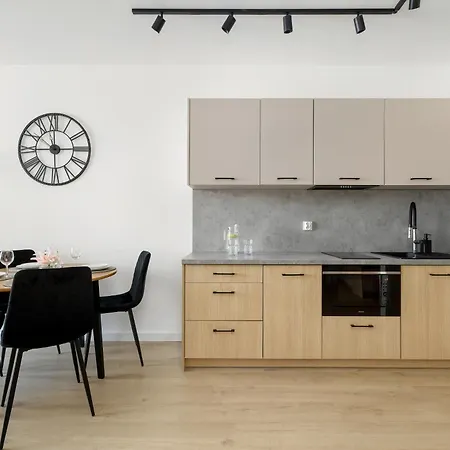 Klimatyzowane Art W Mielnie Z Parkingiem I Basenem By Renters Apartamento